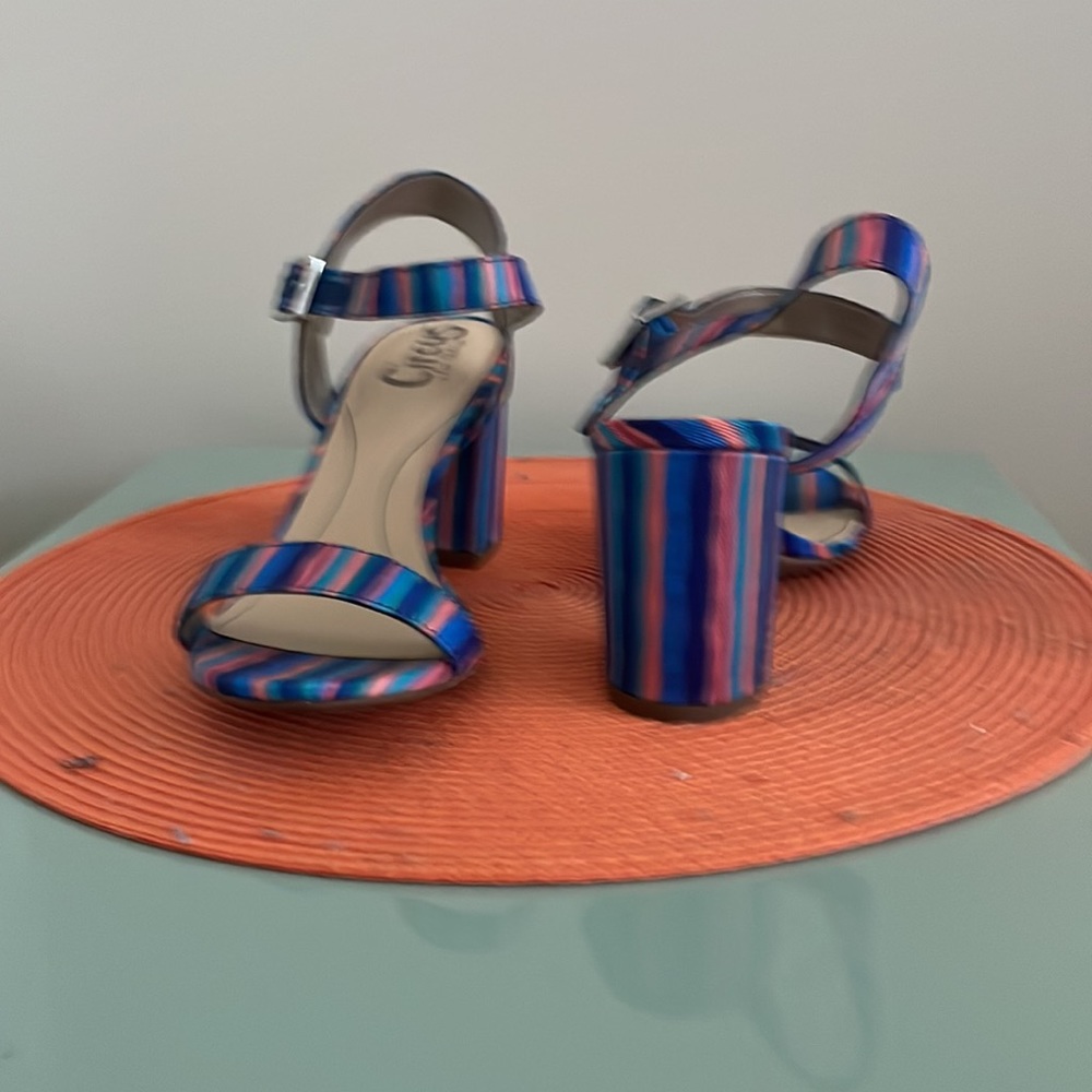 Shoes - Picture 2 of 4